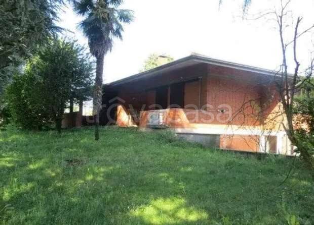 casa indipendente in vendita ad Ozzero