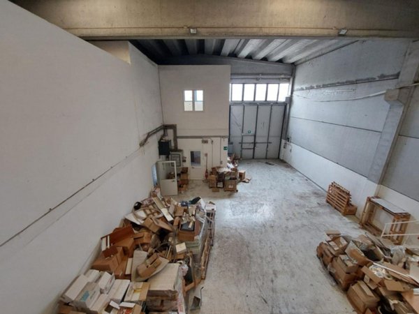 capannone in vendita ad Ozzero