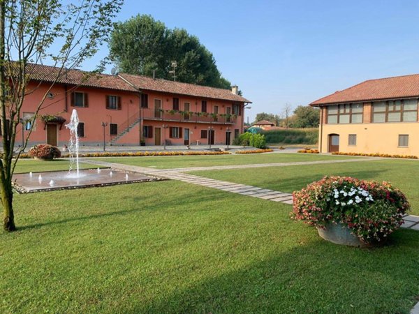 negozio in vendita ad Ozzero