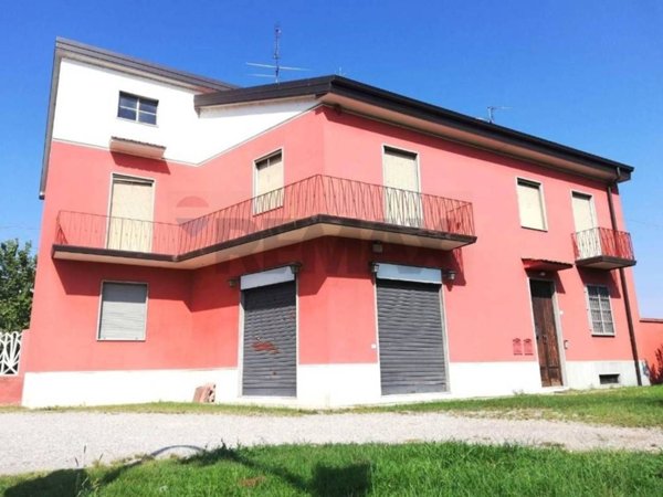 casa indipendente in vendita ad Ozzero in zona Soria Vecchia