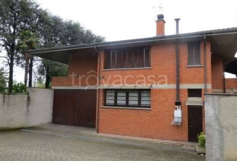 casa indipendente in vendita ad Ozzero