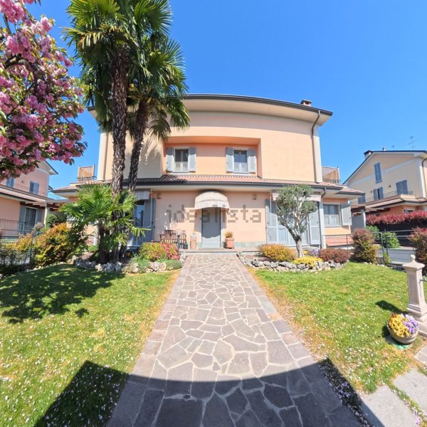 casa indipendente in vendita ad Ozzero