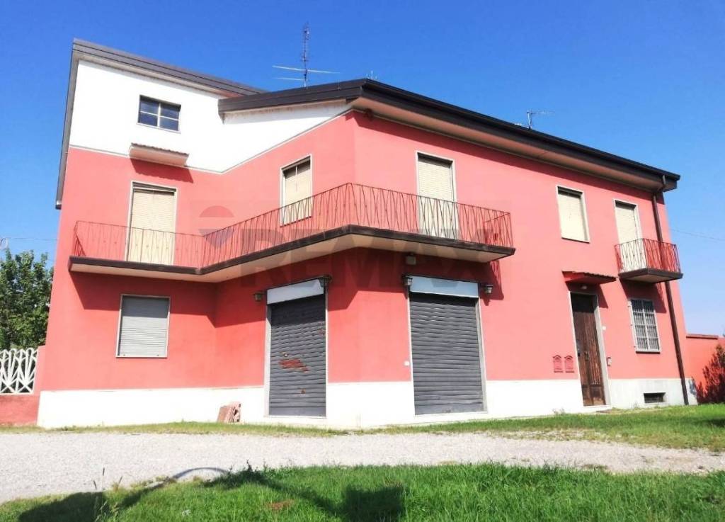casa indipendente in vendita ad Ozzero in zona Soria Vecchia