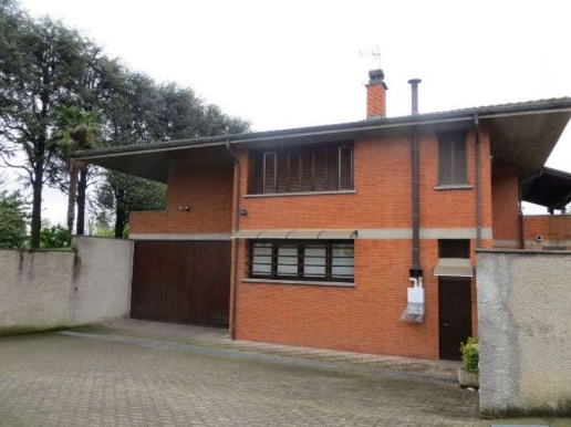casa indipendente in vendita ad Ozzero in zona Bugo
