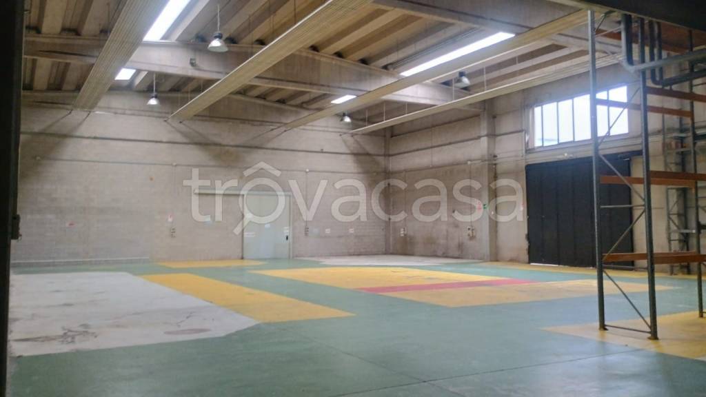 locale commerciale in vendita a Paderno Dugnano