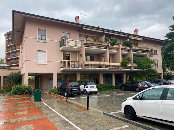 locale commerciale in vendita a Paderno Dugnano