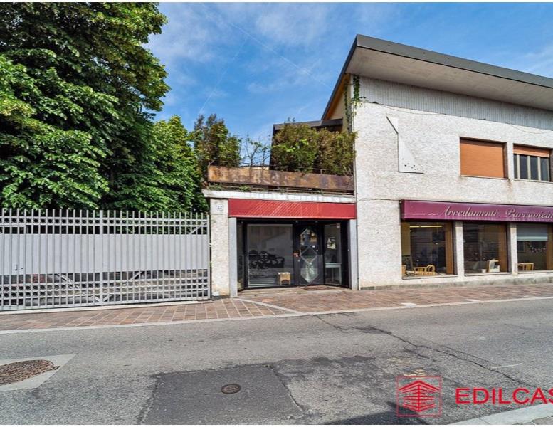 locale commerciale in vendita a Paderno Dugnano in zona Palazzolo Milanese