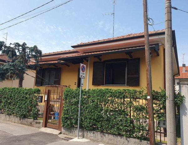 casa indipendente in vendita a Paderno Dugnano in zona Cassina Amata