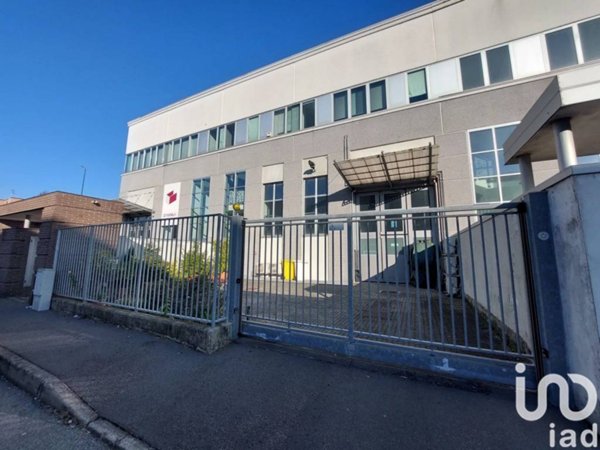 locale commerciale in vendita a Paderno Dugnano