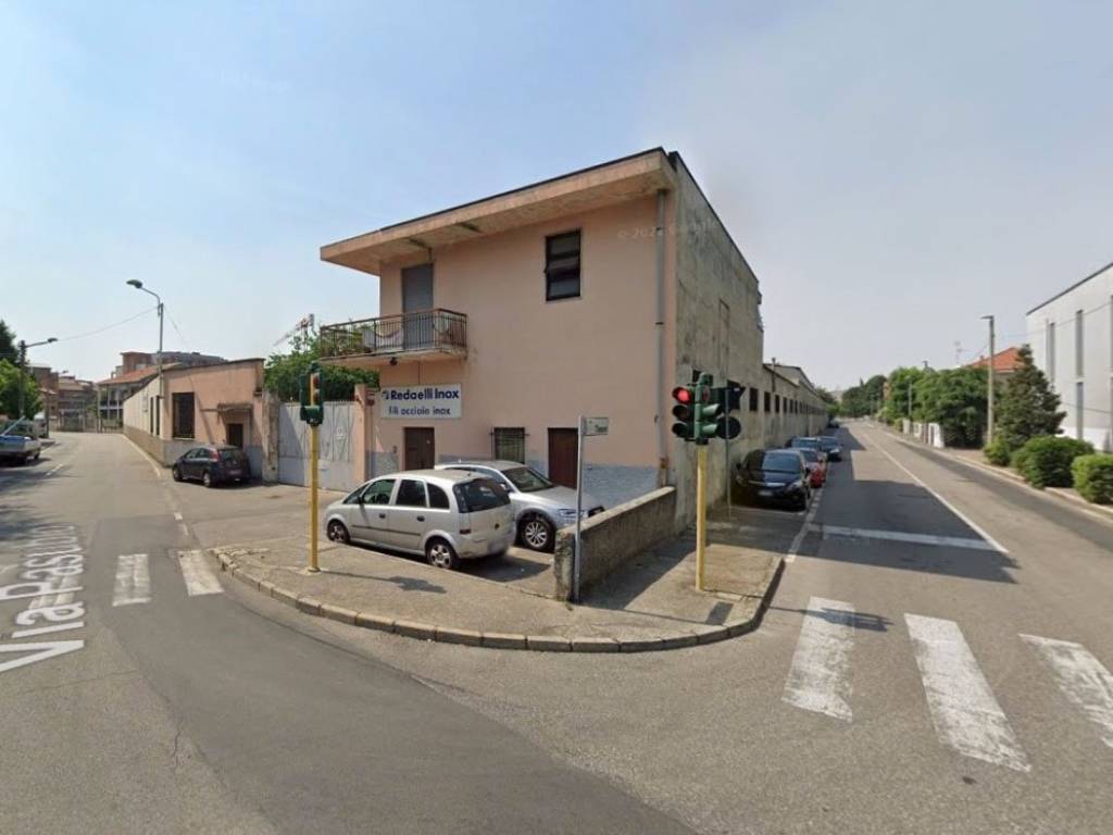 locale commerciale in vendita a Paderno Dugnano in zona Cassina Amata