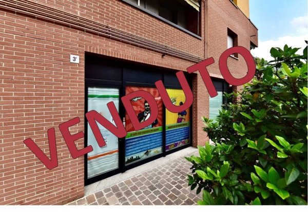 negozio in vendita a Paderno Dugnano in zona Palazzolo Milanese