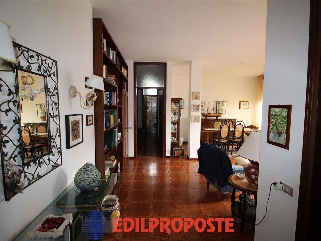 appartamento in vendita a Paderno Dugnano in zona Cassina Amata