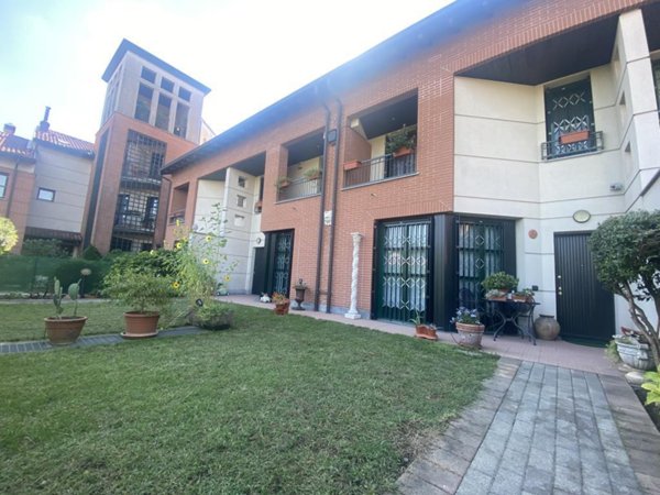 casa indipendente in vendita a Paderno Dugnano in zona Calderara