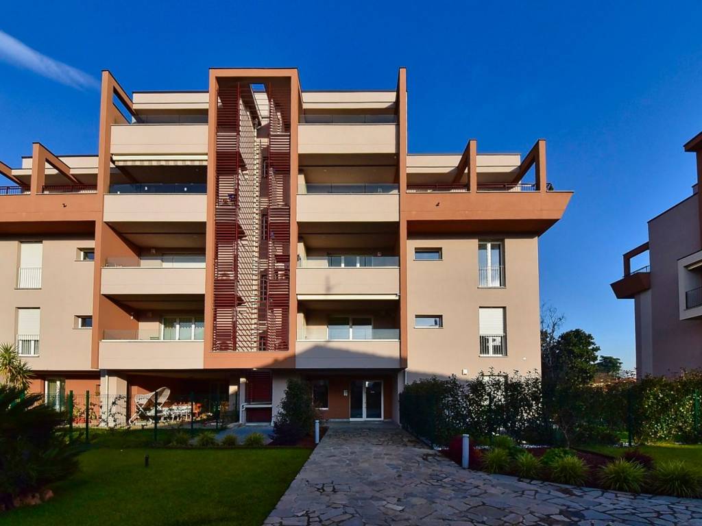 appartamento in vendita a Paderno Dugnano in zona Cassina Amata