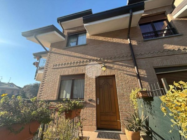 casa indipendente in vendita a Paderno Dugnano in zona Calderara