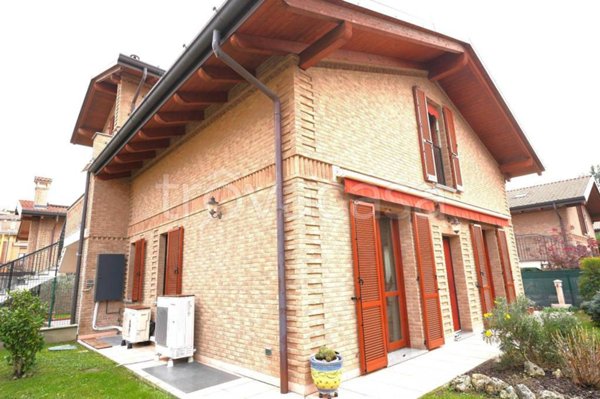 casa indipendente in vendita a Paderno Dugnano