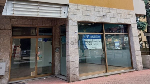 negozio in vendita a Paderno Dugnano
