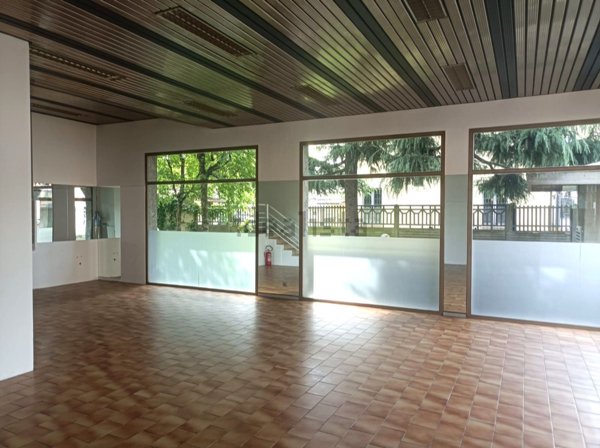 negozio in vendita a Paderno Dugnano