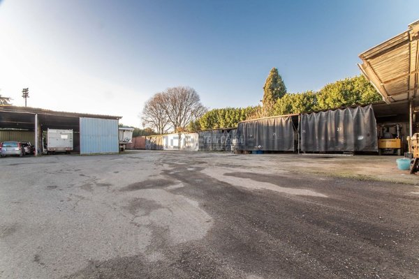 negozio in vendita a Paderno Dugnano in zona Incirano