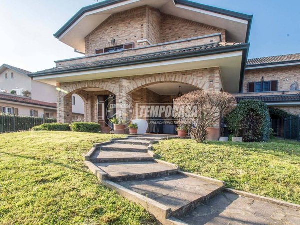 casa indipendente in vendita a Paderno Dugnano in zona Incirano
