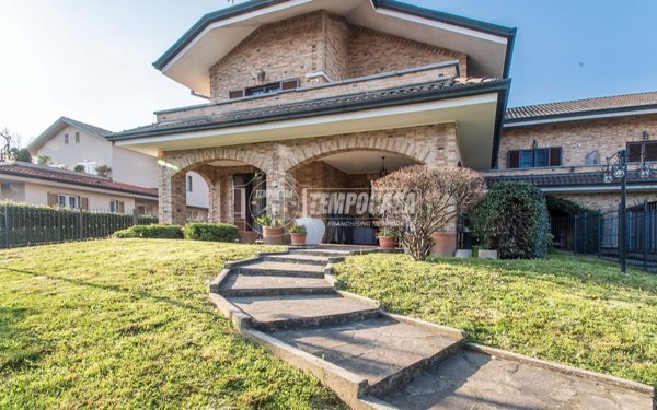 casa indipendente in vendita a Paderno Dugnano in zona Incirano