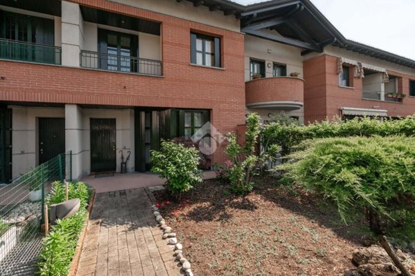 casa indipendente in vendita a Paderno Dugnano in zona Calderara