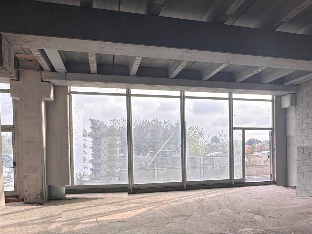 locale commerciale in vendita a Paderno Dugnano