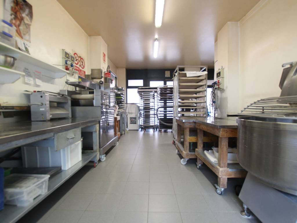 negozio in vendita a Paderno Dugnano