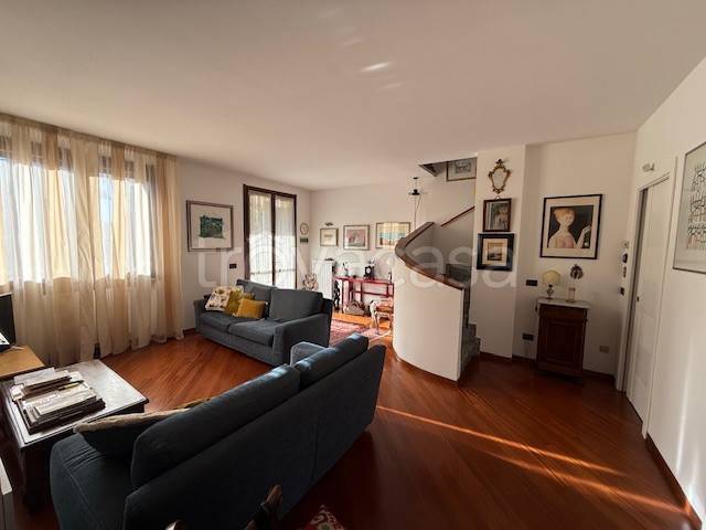 casa indipendente in vendita a Paderno Dugnano in zona Palazzolo Milanese
