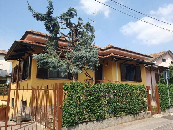 casa indipendente in vendita a Paderno Dugnano in zona Cassina Amata