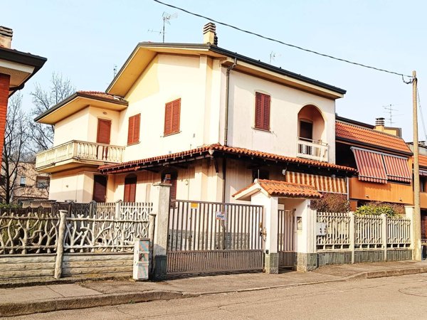 casa indipendente in vendita a Paderno Dugnano