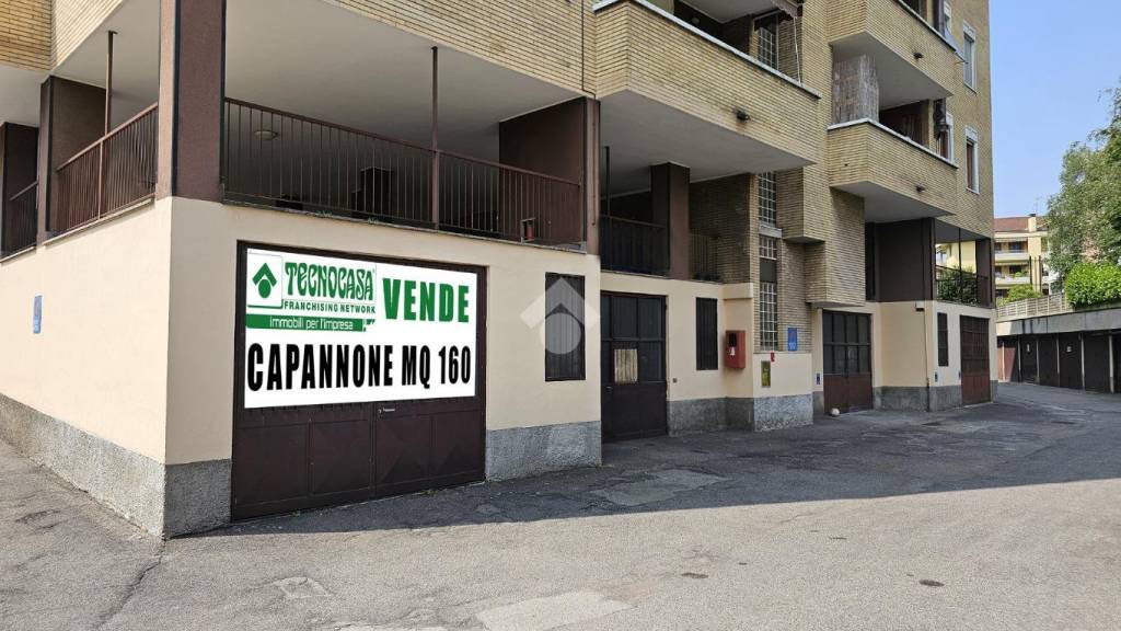 locale commerciale in vendita a Paderno Dugnano in zona Calderara
