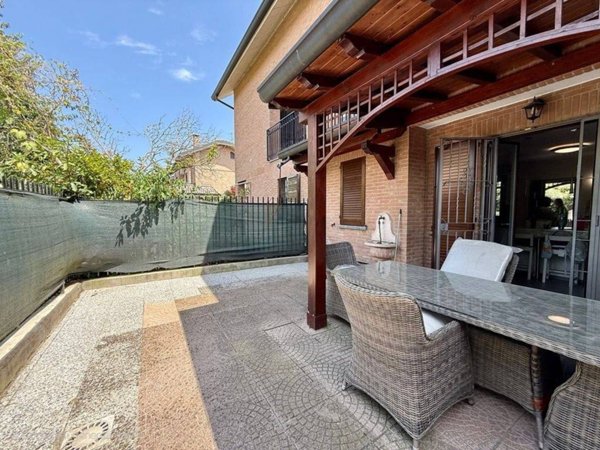 casa indipendente in vendita a Paderno Dugnano in zona Calderara