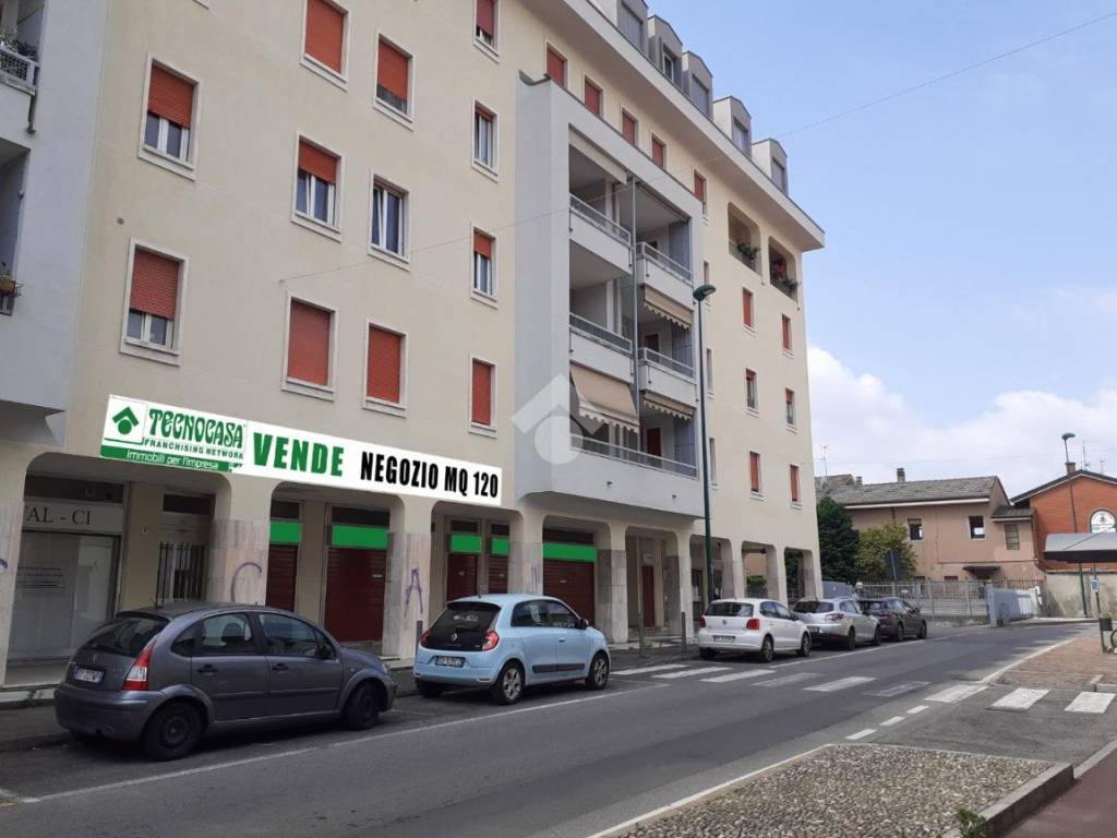 negozio in vendita a Paderno Dugnano in zona Cassina Amata