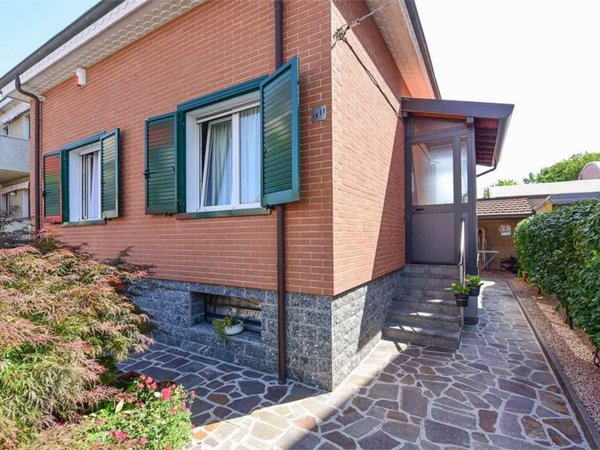 casa indipendente in vendita a Paderno Dugnano in zona Calderara
