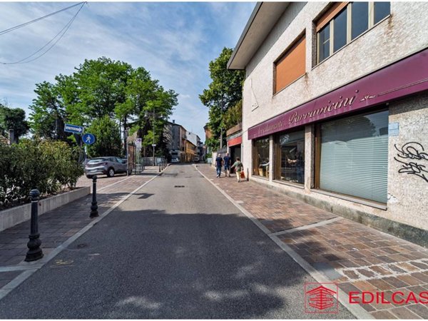negozio in vendita a Paderno Dugnano in zona Palazzolo Milanese