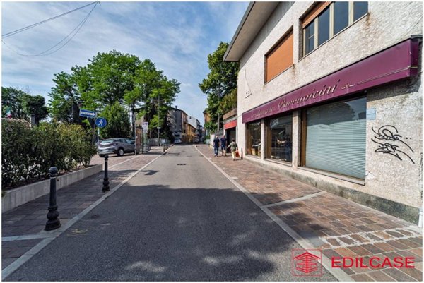 negozio in vendita a Paderno Dugnano in zona Palazzolo Milanese