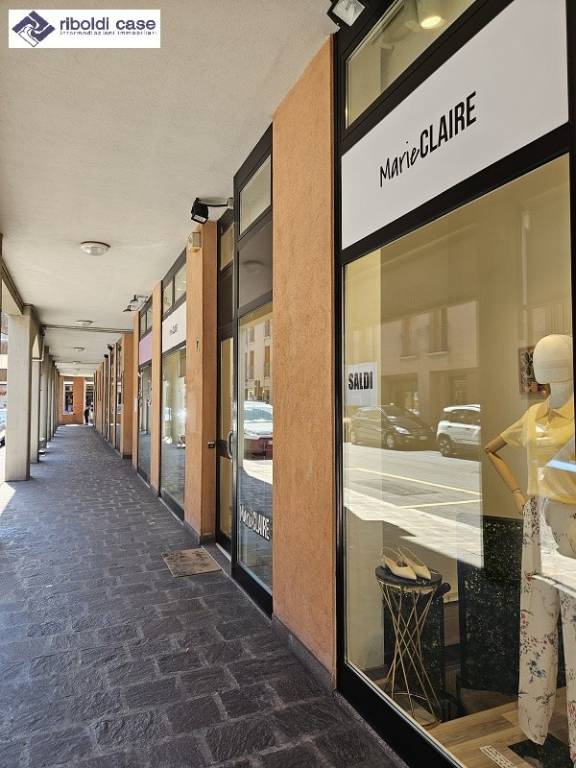 negozio in vendita a Paderno Dugnano
