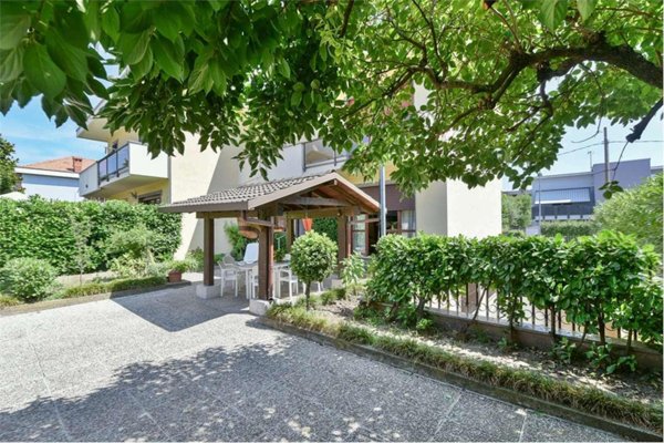 casa indipendente in vendita a Paderno Dugnano in zona Calderara