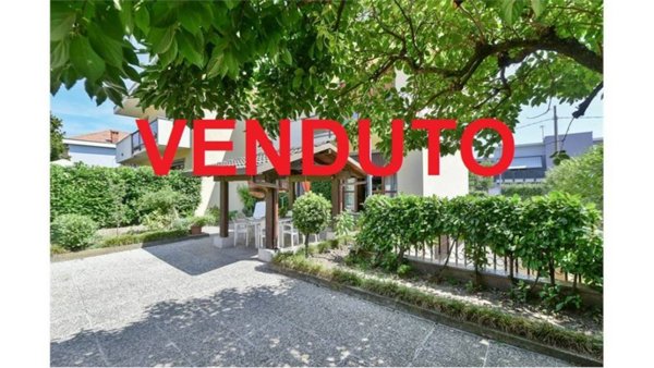casa indipendente in vendita a Paderno Dugnano in zona Calderara