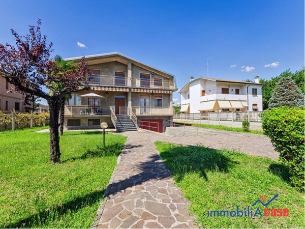 casa indipendente in vendita a Paderno Dugnano in zona Cassina Amata