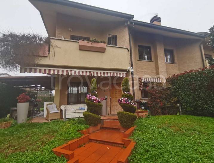 casa indipendente in vendita a Paderno Dugnano in zona Calderara