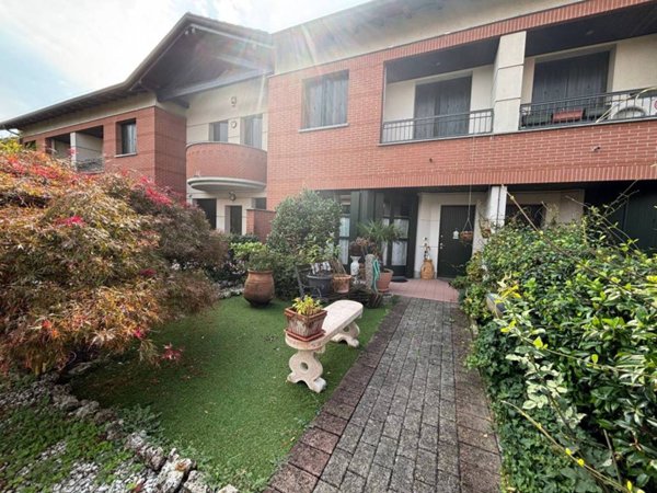 casa indipendente in vendita a Paderno Dugnano in zona Calderara