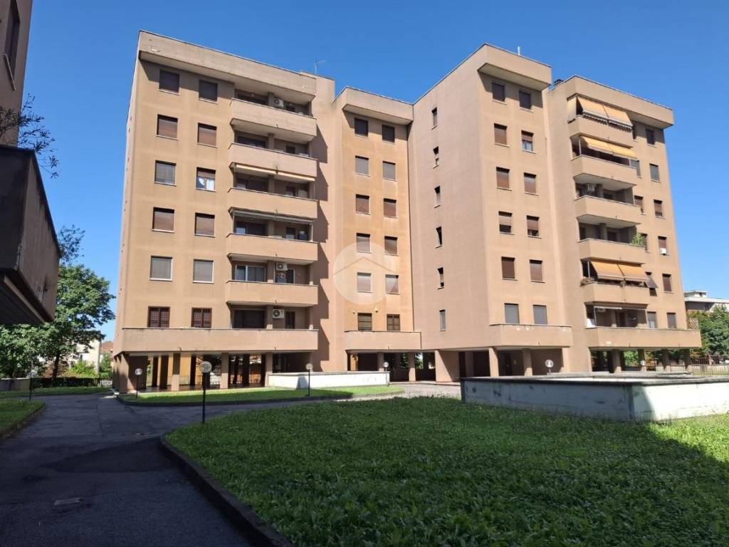 appartamento in vendita a Paderno Dugnano in zona Incirano