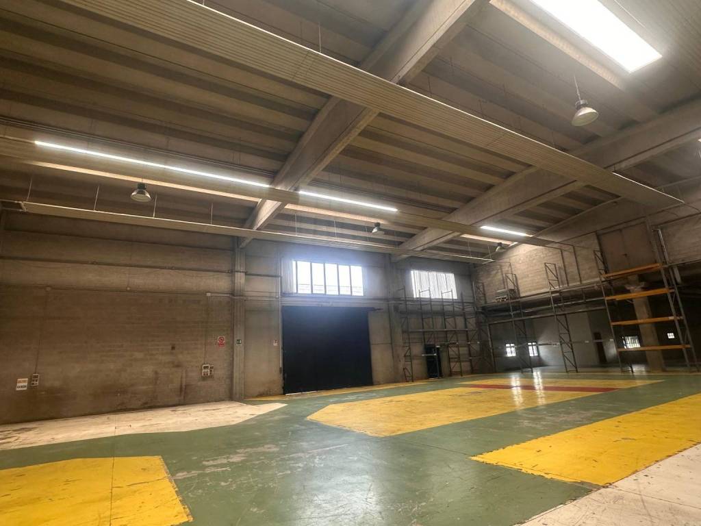 locale commerciale in vendita a Paderno Dugnano