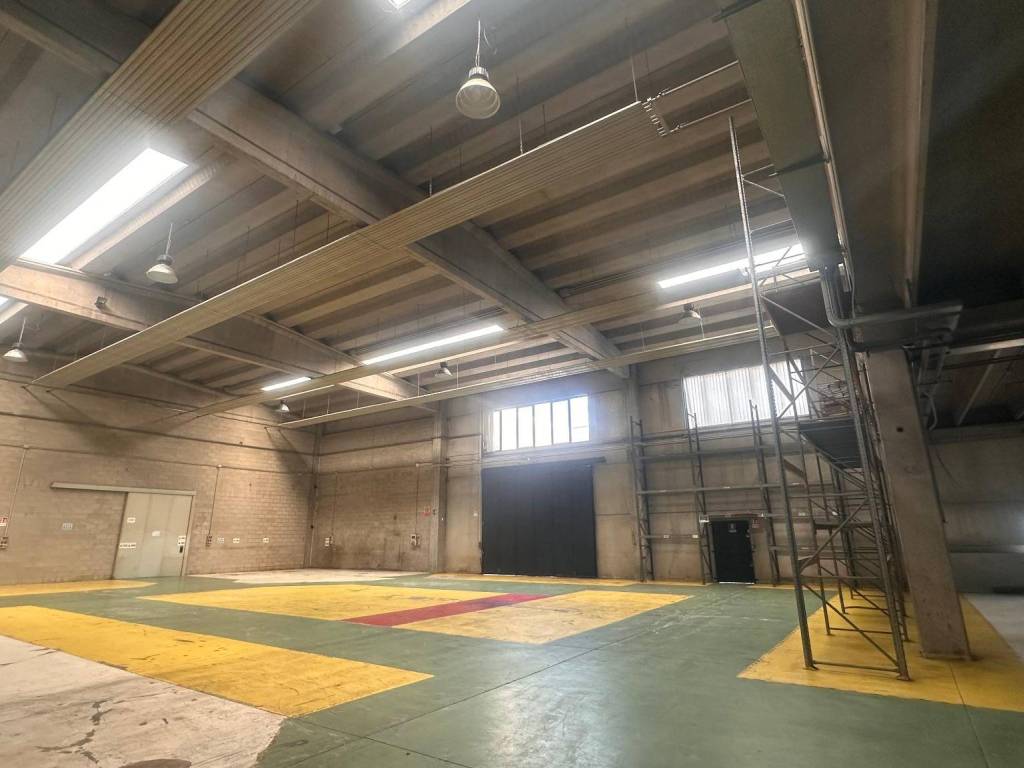 locale commerciale in vendita a Paderno Dugnano