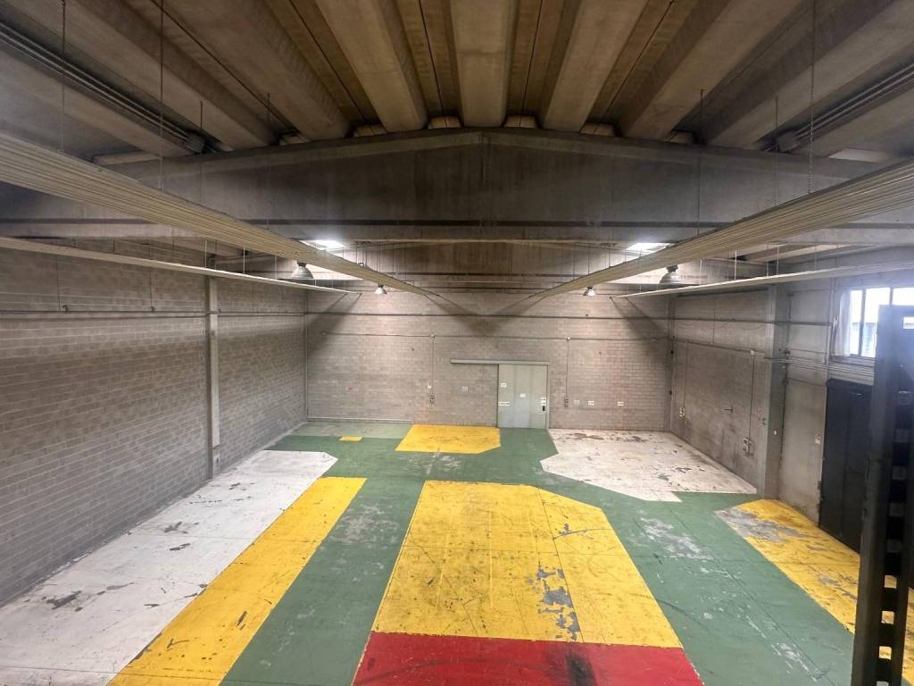 locale commerciale in vendita a Paderno Dugnano