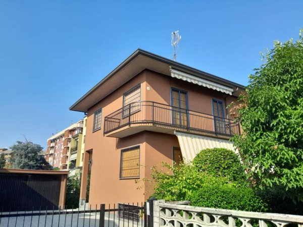 casa indipendente in vendita a Paderno Dugnano in zona Palazzolo Milanese
