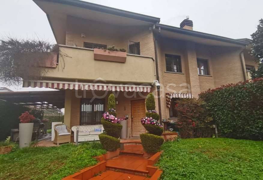 casa indipendente in vendita a Paderno Dugnano in zona Calderara