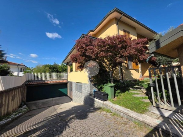 casa indipendente in vendita a Paderno Dugnano in zona Cassina Amata